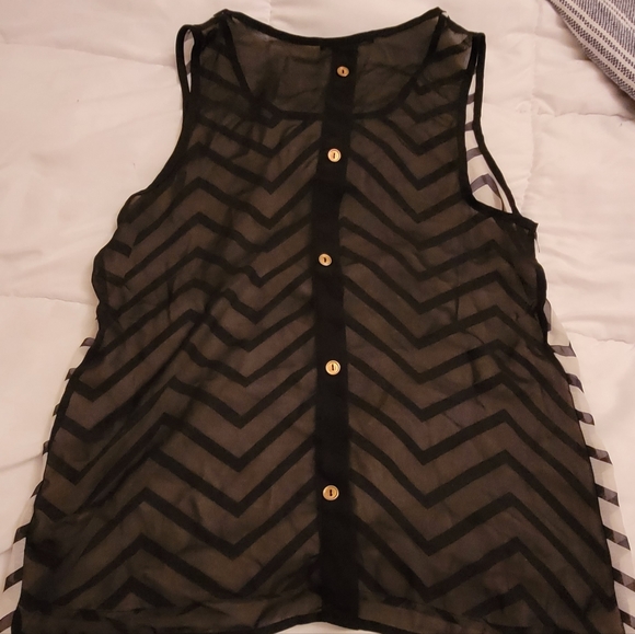 3/$25 Suzy Shier sleeveless sheer blouse, junior size M - Picture 4 of 8